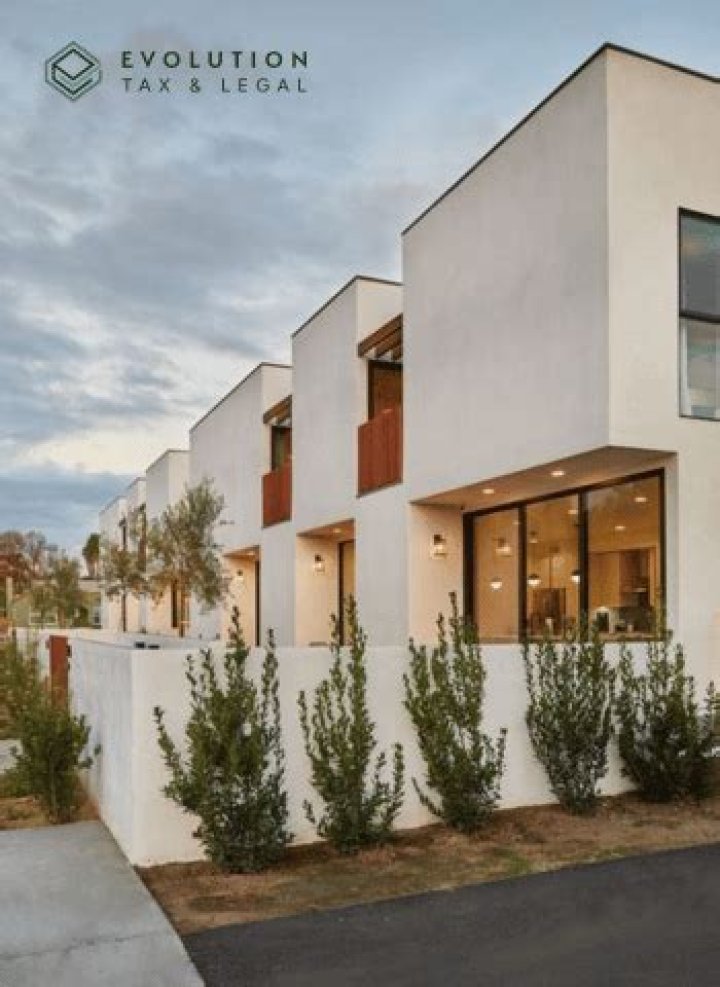 Can a non US citizen own a house?