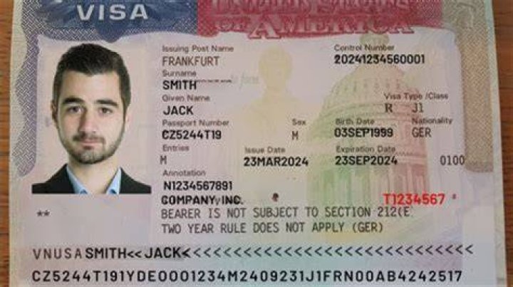 Can J-1 visa work two jobs?