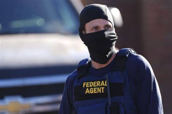 Do federal agents leave voicemails?