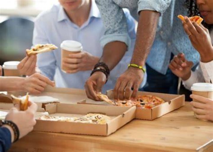 Do restaurants have to feed their employees?