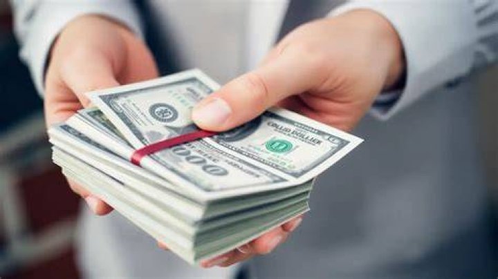 How much money can you put in bank without getting reported?