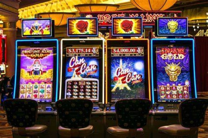 What are the luckiest slot machines in Vegas?