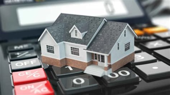 Who claims mortgage interest?